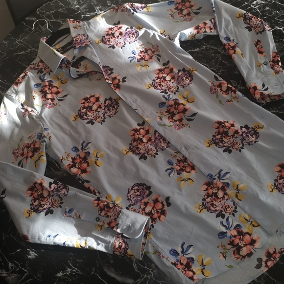 Nice blue Flower Shirt - Picture 2 of 3